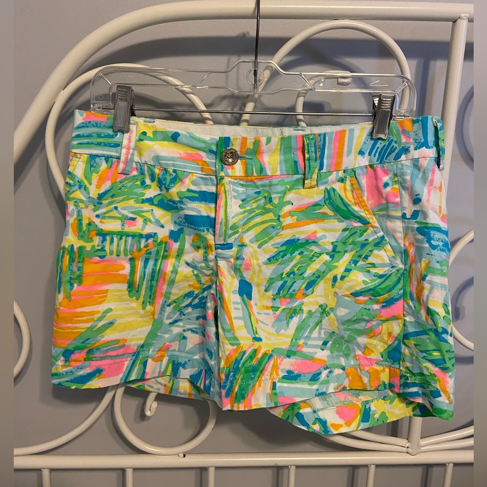 Lilly Pulitzer The Callahan 5 Inch Shorts in “Multi Sea Salt and Fun”! Size 2.